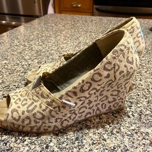 Tom wedges cheetah print